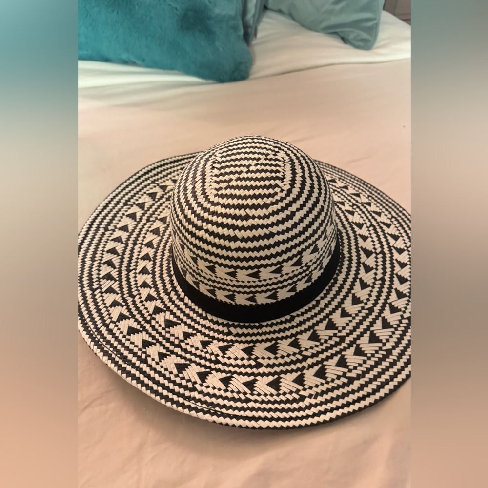 H&M Black and White Patterned Women's Hat